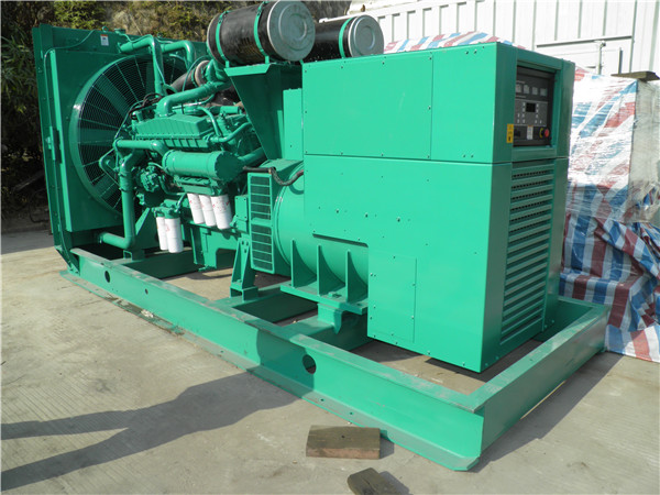龙门发电车出租-柴油发电机散热器怎样散热