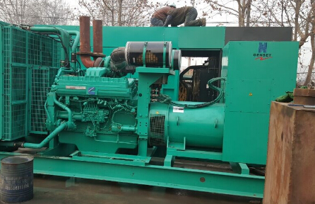 龙门发电机组如何判断水冷式机油散热器内部是否需要清洗？